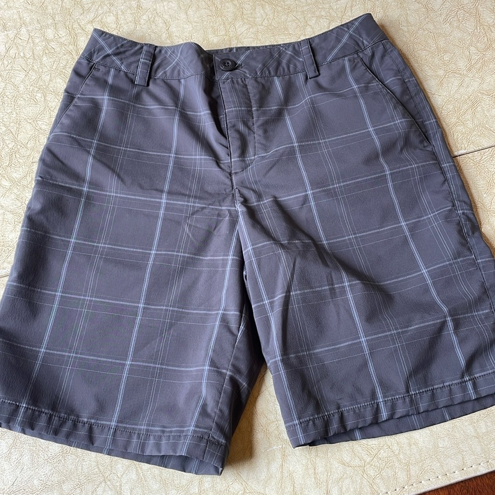 Under Armour boys golf shorts Large L